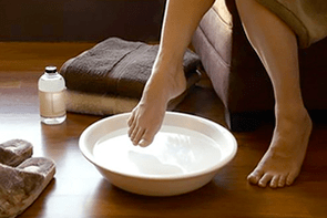 Foot bath to treat onychomycosis