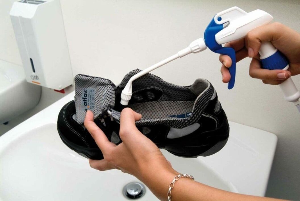 Using equipment to clean shoes with fungus